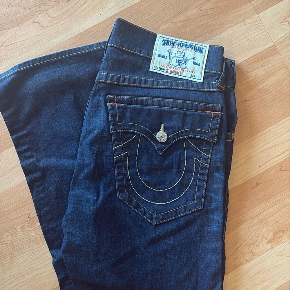 Men’s true religion jeans. Worn only once. Excellent condition. Size 34.